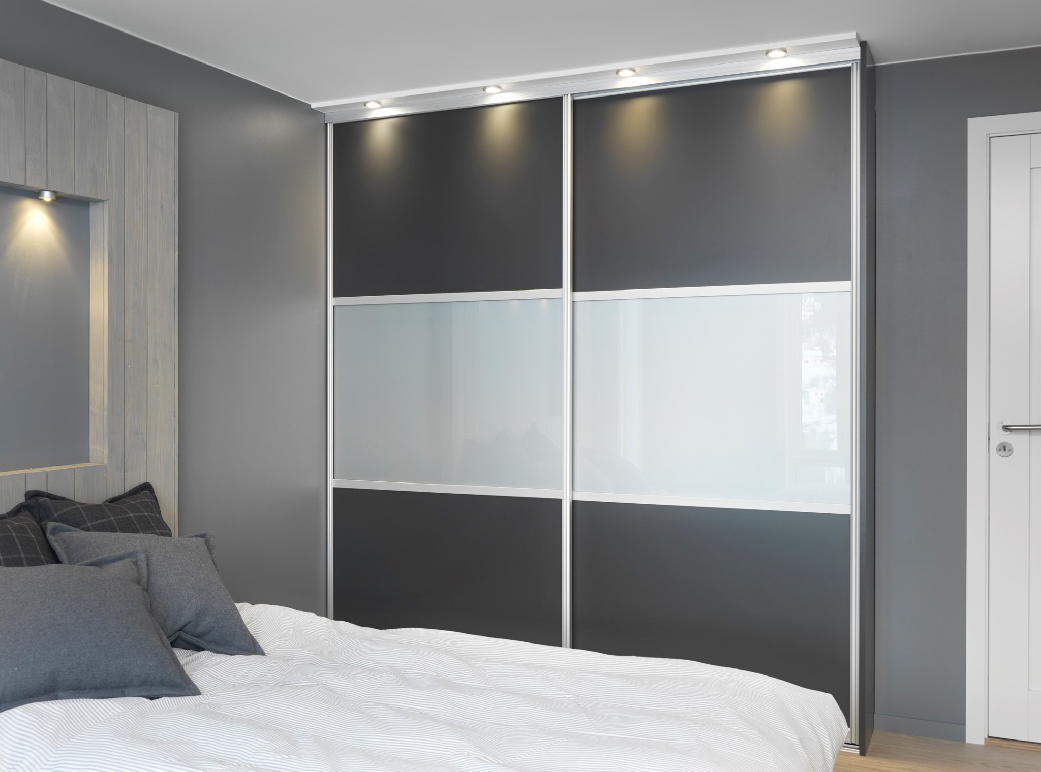 Black and white sliding wardrobe deals doors